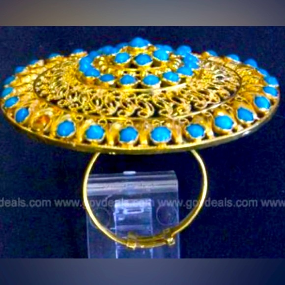 18K Solid Yellow Gold Ring - Picture 3 of 6